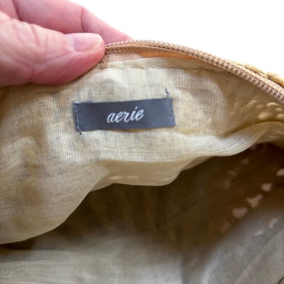 Aerie wristlet woven straw zipper top semi-circle shape casual summertime purse - Picture 6 of 8